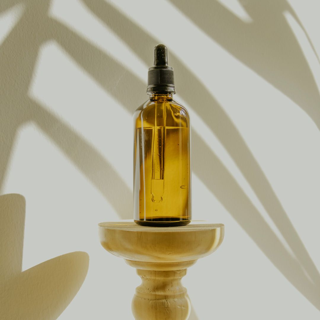 Shooting perfume bottles: 4 hacks for creative high-end product shots